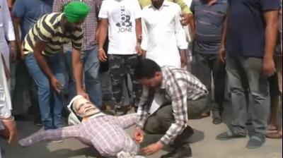 Narendra Modi's effigy of Congress workers