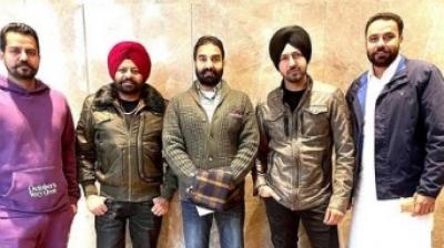  Gippy Grewal arrives at Delhi Dharna 