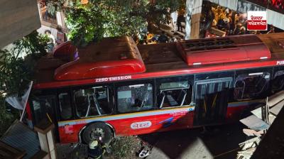  Bus hits pedestrians and vehicles in Mumbai, 3 killed, 22 injured