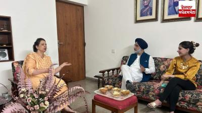 ਅੰਮ੍ਰਿਤਸਰ ਤੋਂ ਭਾਜਪਾ ਦੇ ਸੀਨੀਅਰ ਆਗੂ ਤਰਨਜੀਤ ਸਿੰਘ ਸੰਧੂ ਦੇ ਗ੍ਰਹਿ ਵਿਖੇ ਡਾ. ਨਵਜੋਤ ਕੌਰ ਸਿੱਧੂ  ਗੱਲਬਾਤ ਕਰਦੇ ਹੋਏ 