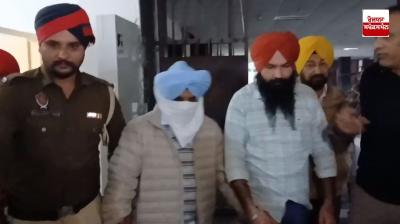 The vigilance department caught the Tehsildar red-handed while taking bribe