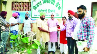 During the camp, farmers And officers of Agriculture Department