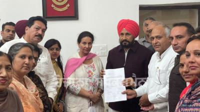  Preneet Kaur meets CM Channi 