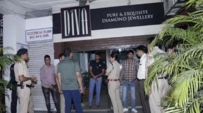 Robbery in Jewelry Showroom 
