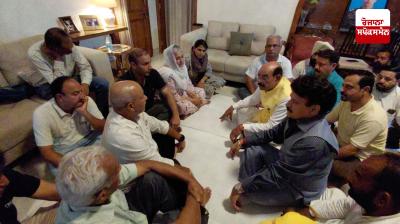 Mohinder Bhagat met the family of martyred Lieutenant Colonel Bhanu Pratap Mankotia.