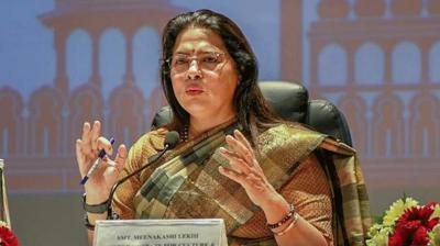 Union minister Meenakshi Lekhi turns furious at crowd