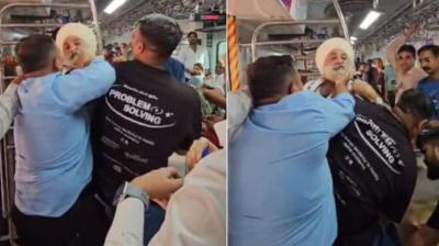 Attack on Sikh ticket checker in Mumbai, video of the incident has come out