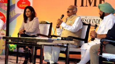 Captain Amarinder Singh With Others