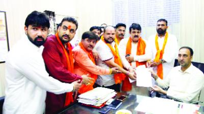 Shiv Sena Hindustan giving Memorandum