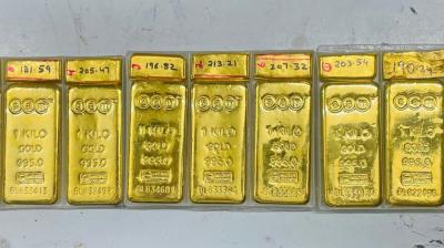 Gold worth 7.6 crore recovered from Delhi airport, 2 arrested