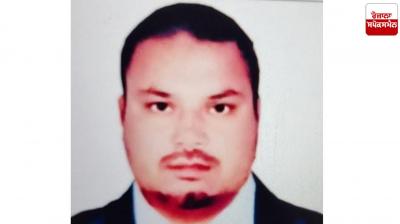 A truck full of apples collided with a tractor, the tractor driver died