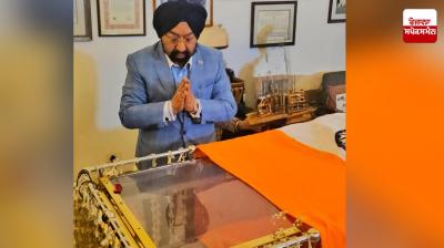 ਡਾ. ਵਿਕਰਮਜੀਤ ਸਿੰਘ ਸਾਹਨੀ, ਡਾ. ਮਨਮੋਹਨ ਸਿੰਘ ਨੂੰ ਸ਼ਰਧਾਜਲੀ ਦਿੰਦੇ ਹੋਏ 