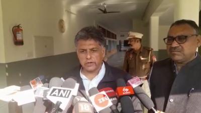 Congress MP Manish Tewari casts his vote at Ludhiana