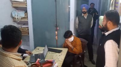 Vigilance arrests Patwari of Giddarbaha while accepting bribe of Rs.4000 News in punjabi