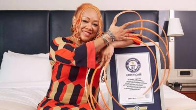 Woman with Guinness World Record for Longest Fingernails Cuts Them after 28  Years