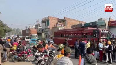 ਪਿੰਡ ਵਾਸੀਆਂ ਨੇ ਲਾਇਆ ਧਰਨਾ