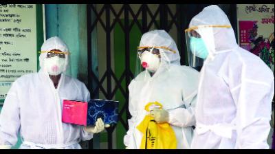 ਕੋਲਕਾਤਾ 'ਚ ਸੜਕ ਕਿਨਾਰੇ ਕੋਰੋਨਾ ਦੇ ਸ਼ੱਕੀ ਮਰੀਜ਼ਾਂ ਦੀ ਜਾਂਚ ਲਈ ਨਮੂਨੇ ਇਕੱਠੇ ਕਰਦੇ ਸਿਹਤ ਵਿਭਾਗ ਦੇ ਮੁਲਾਜ਼ਮ। ਪੀਟੀਆਈ