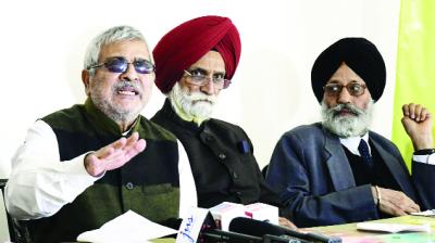 Talking to journalists, Dr. Dharamvir Gandhi