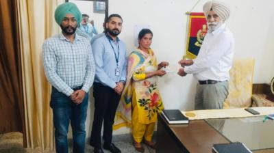 50 lakhs cheque handed over to the heirs of deceased home guard