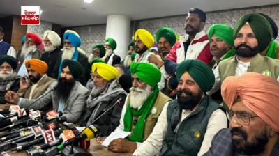 ਕਿਸਾਨ ਆਗੂ ਜੋਗਿੰਦਰ ਸਿੰਘ ਉਗਰਾਹਾਂ  ਪੱਤਰਕਾਰਾਂ ਨਾਲ ਗੱਲਬਾਤ ਕਰਦੇ ਹੋਏ 