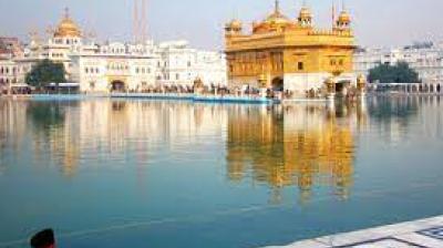  Man throws Gutka Sahib in Sarovar of Sri Darbar Sahib