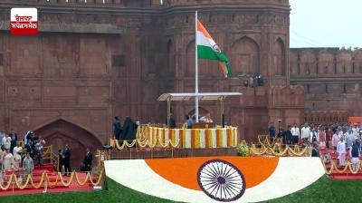 79ਵੇਂ ਆਜ਼ਾਦੀ ਦਿਹਾੜੇ ਸਮਾਰੋਹ 'ਤੇ ਪ੍ਰਧਾਨ ਮੰਤਰੀ ਨਰਿੰਦਰ ਮੋਦੀ ਨੇ ਭਗਵੇਂ ਰੰਗ ਦੀ ਬੰਨ੍ਹੀ ਪੱਗ