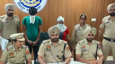 ਪੁਲਿਸ ਅਧਿਕਾਰੀ ਜਾਣਕਾਰੀ ਦਿੰਦੇ ਹੋਏ 