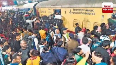 18 people died in a stampede at New Delhi railway station, Railways forms a committee to investigate