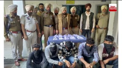 ਪੁਲਿਸ ਮੁਲਜ਼ਮ10 ਪਿਸਤੌਲਾਂ ਸਮੇਤ ਪੰਜ ਆਰੋਪੀਆਂ ਨੂੰ ਕੀਤਾ ਗ੍ਰਿਫ਼ਤਾਰ ਕਰਕੇ ਜਾਣਕਾਰੀ ਦਿੰਦੇ ਹੋਏ 