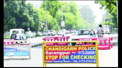 ਕੋਰੋਨਾ ਵਾਇਰਸ ਦੇ ਮੱਦੇਨਜ਼ਰ ਚੰਡੀਗੜ੍ਹ 'ਚ ਪੁਲਿਸ ਵਲੋਂ ਕੀਤੀ ਗਈ ਸਖ਼ਤੀ ਦੀ ਤਸਵੀਰ। 