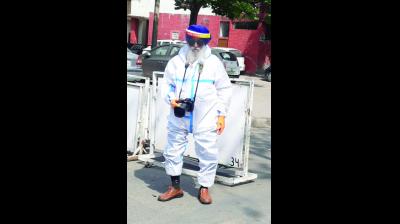 ਕੋਰੋਨਾ ਦੀ ਕੇਂਦਰ ਬਾਪੂਧਾਮ ਕਾਲੋਨੀ 'ਚ ਹਾਲਾਤ ਵੇਖਣ ਲਈ ਪੁੱਜੇ ਸਪੋਕਸਮੈਨ ਦੇ ਫ਼ੋਟੋ ਪੱਤਰਕਾਰ