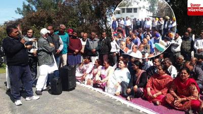 Protest of Congress workers outside BBMB office in Nangal