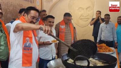  ਭਾਜਪਾ ਦੀ ਜਿੱਤ 'ਤੇ ਕੇਂਦਰੀ ਮੰਤਰੀ ਸੀਆਰ ਪਾਟਿਲ ਨੇ ਬਣਾਈ ਜਲੇਬੀ