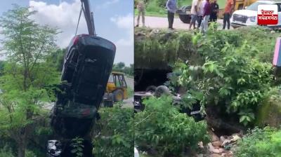 Car of pilgrims going from Ferozepur to Amarnath for langar service falls into ditch