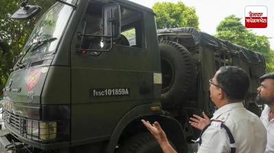Kolkata Police stops military truck for reckless driving