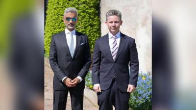 EAM S Jaishankar's pic in goggles goes viral, Twitter users react