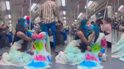 Delhi Metro Viral Holi Video News