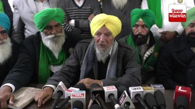 ਸੰਯੁਕਤ ਕਿਸਾਨ ਮੋਰਚਾ ਸ ਕਾਨਫ਼ਰੰਸ ਕਰਦੇ ਹੋਏ 