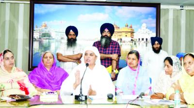 Bibi Jagir Kaur Talking to the Journalists