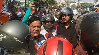 Raipur journalists wearing helmets