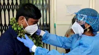 Kerala Woman In PPE Kit, Covid Positive Man Get Married In Hospital