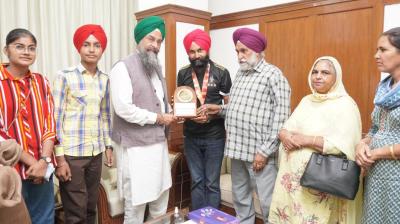  Kultar Singh Sandhwan Felicitates Asia Book Of Records Holder Cyclist Gurpreet Singh Kamow