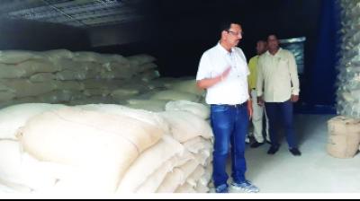 Inspector ispecting Warehouse 