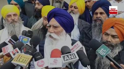 ਅੰਮ੍ਰਿਤਪਾਲ ਦੇ ਪਿਤਾ ਤਰਸੇਮ ਸਿੰਘ ਪੱਤਰਕਾਰਾਂ ਨਾਲ ਗੱਲਬਾਤ ਕਰਦੇ ਹੋਏ 