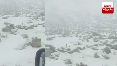 Traffic on Mughal Road suspended after fresh snowfall at Pir Ki Gali