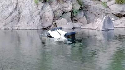 Swift car fell in the Pabar river in Himachal