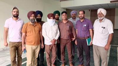  Vigilance Bureau arrested a mal patwari red-handed while taking a bribe of Rs 4500