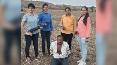 Gangster Alla Rakha has to surrender before Gujarat women police