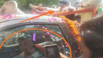 Gautam Gambhir using his duplicate for campaigning