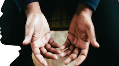 Online woman beggar earn 50 thousand dollars